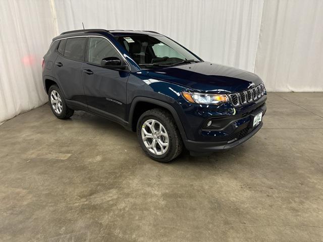 2024 Jeep Compass COMPASS LATITUDE 4X4