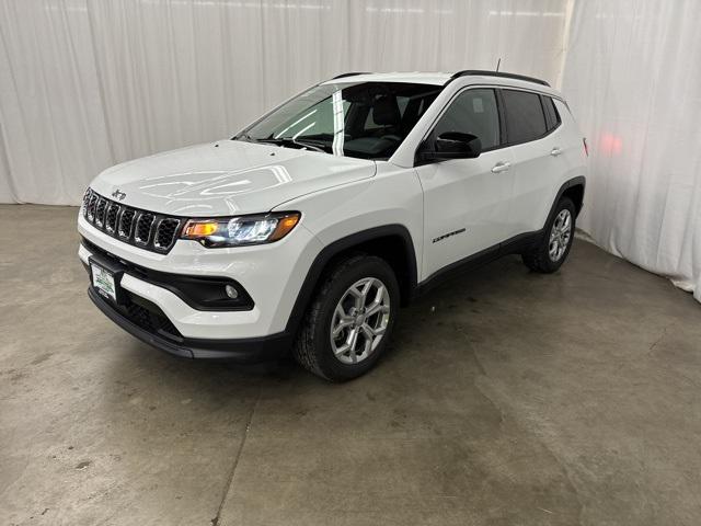 2024 Jeep Compass COMPASS LATITUDE 4X4