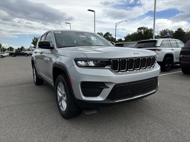 2024 Jeep Grand Cherokee GRAND CHEROKEE LAREDO X 4X4