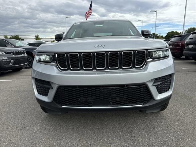 2024 Jeep Grand Cherokee GRAND CHEROKEE LAREDO X 4X4