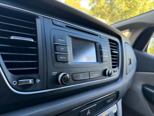 2015 Kia Sedona LX