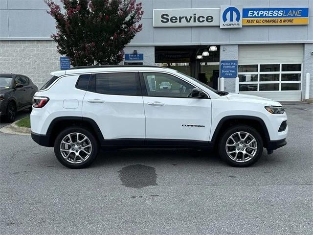 2024 Jeep Compass COMPASS LATITUDE LUX 4X4