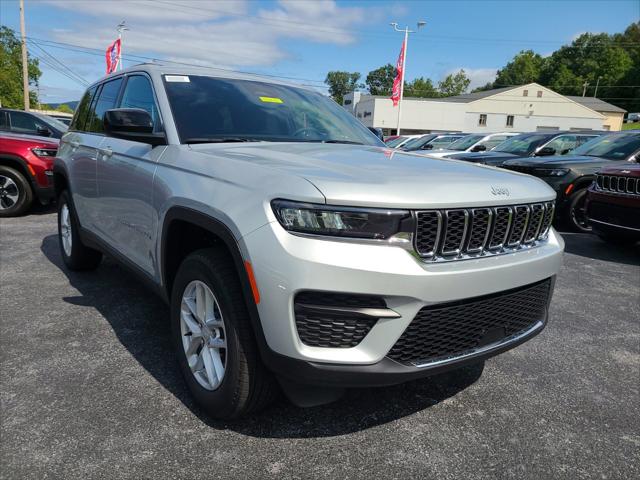 2024 Jeep Grand Cherokee GRAND CHEROKEE LAREDO X 4X4