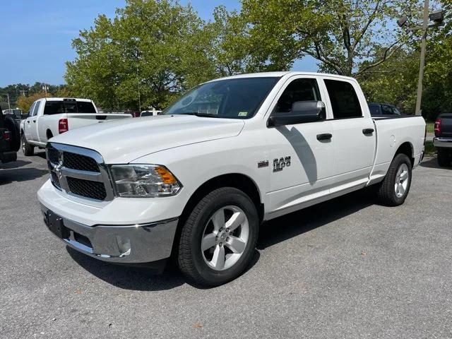 2024 RAM Ram 1500 Classic RAM 1500 CLASSIC TRADESMAN CREW CAB 4X4 64 BOX