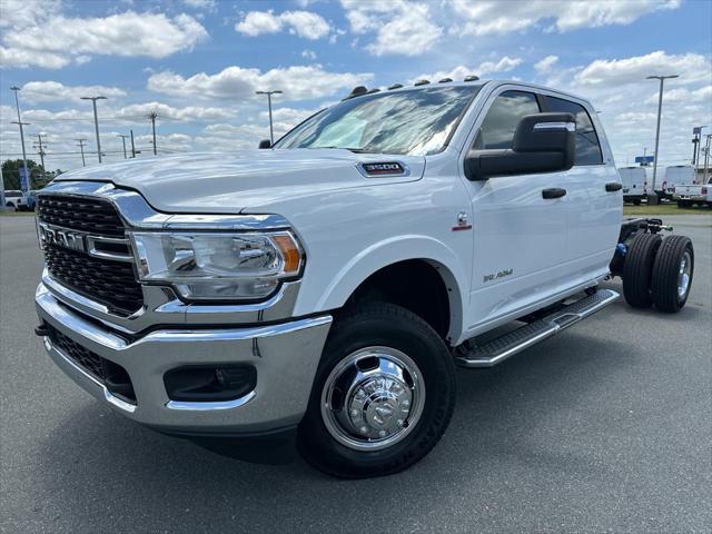 2024 RAM Ram 3500 Chassis Cab RAM 3500 SLT CREW CAB CHASSIS 4X4 60 CA