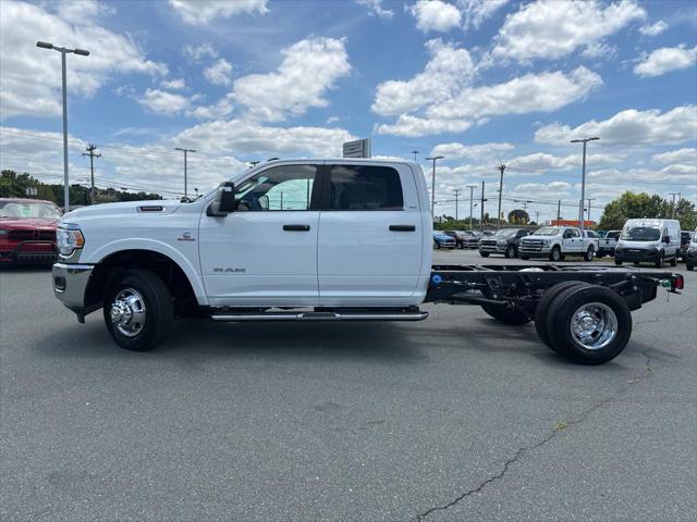 2024 RAM Ram 3500 Chassis Cab RAM 3500 SLT CREW CAB CHASSIS 4X4 60 CA