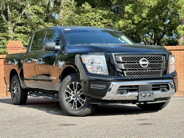 2023 Nissan TITAN Crew Cab SV 4x4