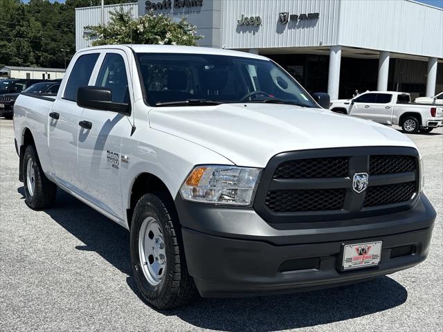 2024 RAM Ram 1500 Classic RAM 1500 CLASSIC TRADESMAN CREW CAB 4X4 64 BOX