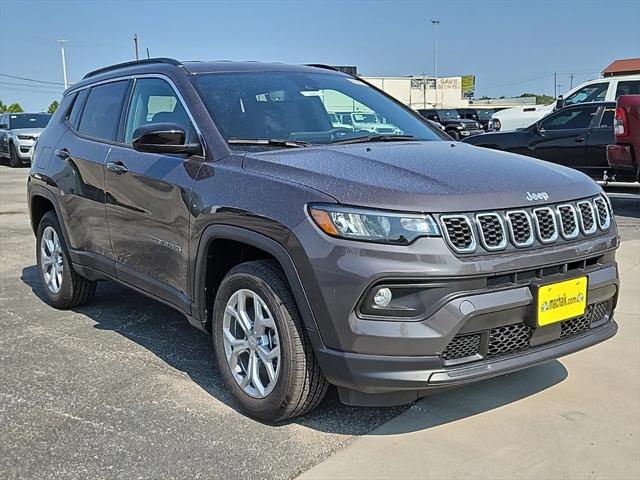 2024 Jeep Compass COMPASS LATITUDE 4X4