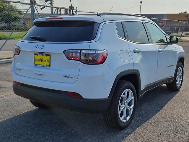 2024 Jeep Compass COMPASS LATITUDE 4X4