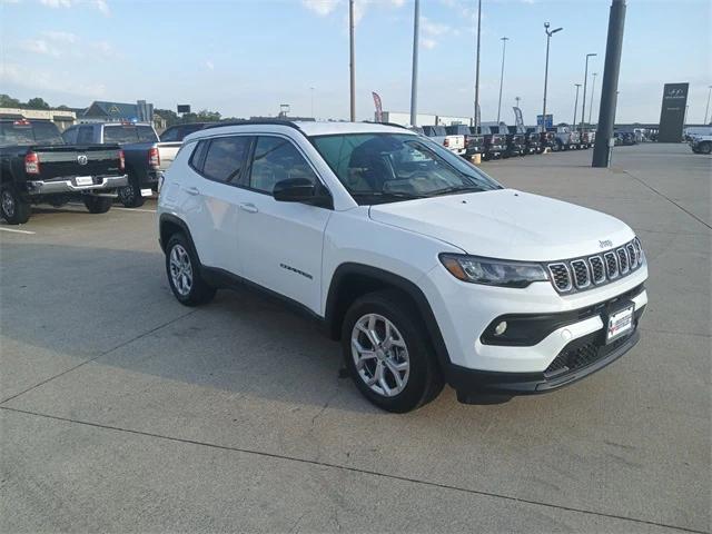 2024 Jeep Compass COMPASS LATITUDE 4X4