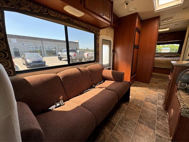 2011 Ford E-350 Cutaway E-350 SD