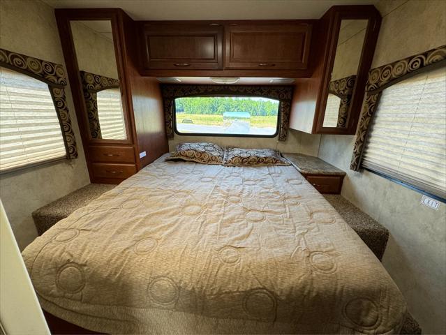 2011 Ford E-350 Cutaway E-350 SD