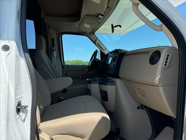 2011 Ford E-350 Cutaway E-350 SD