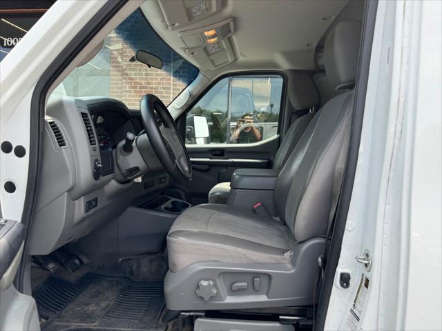 2020 Nissan 3500 SL Standard Roof V8