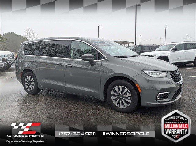 2022 Chrysler Pacifica Hybrid Touring L