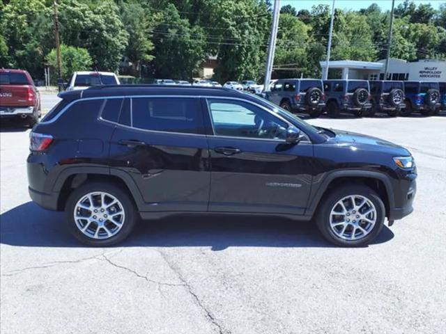 2024 Jeep Compass COMPASS LATITUDE LUX 4X4