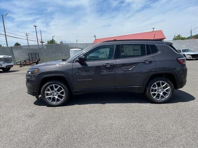 2024 Jeep Compass COMPASS LATITUDE LUX 4X4