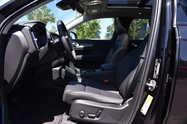 2024 Volvo XC40 B5 Plus Dark Theme