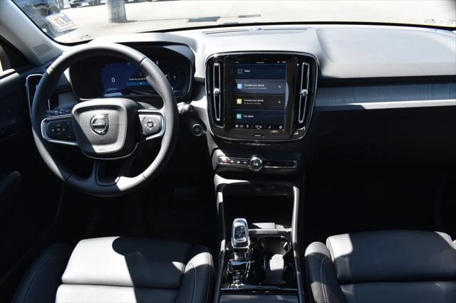 2024 Volvo XC40 B5 Plus Dark Theme