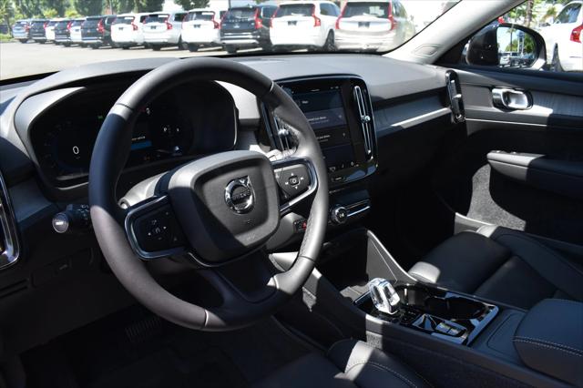 2024 Volvo XC40 B5 Plus Dark Theme
