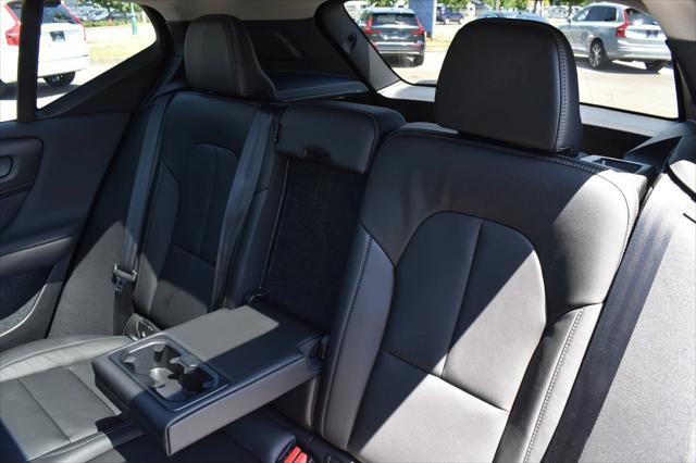 2024 Volvo XC40 B5 Plus Dark Theme
