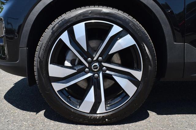 2024 Volvo XC40 B5 Plus Dark Theme
