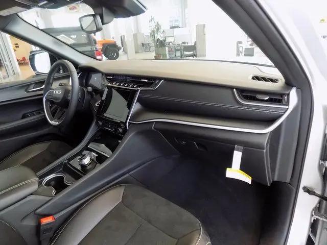 2024 Jeep Grand Cherokee L Altitude X 4x4