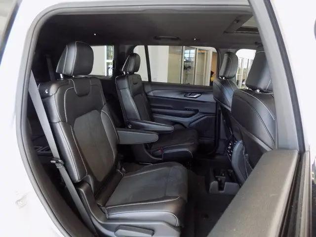 2024 Jeep Grand Cherokee L Altitude X 4x4