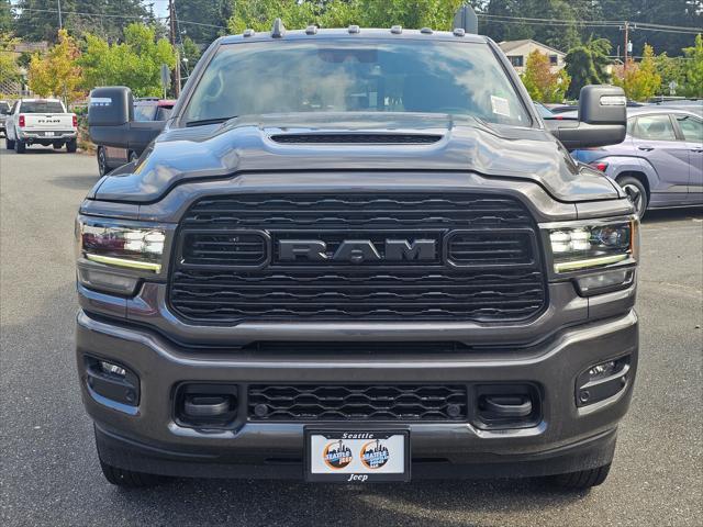 2024 RAM Ram 3500 RAM 3500 LIMITED CREW CAB 4X4 8 BOX