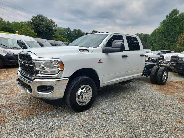 2024 RAM Ram 3500 Chassis Cab RAM 3500 TRADESMAN CREW CAB CHASSIS 4X4 60 CA