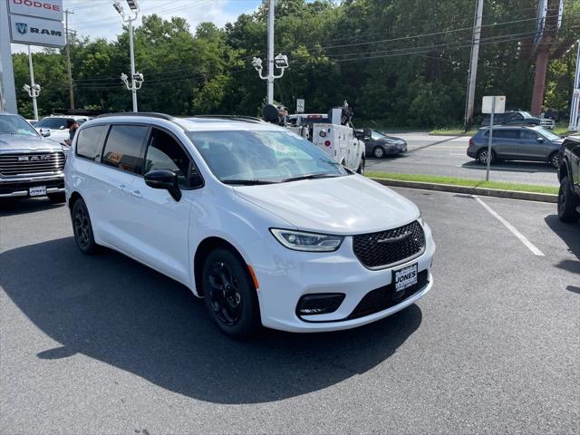 2024 Chrysler Pacifica Hybrid PACIFICA PLUG-IN HYBRID PREMIUM S APPEARANCE