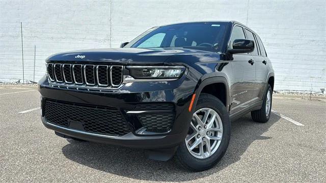 2024 Jeep Grand Cherokee GRAND CHEROKEE LAREDO X 4X4