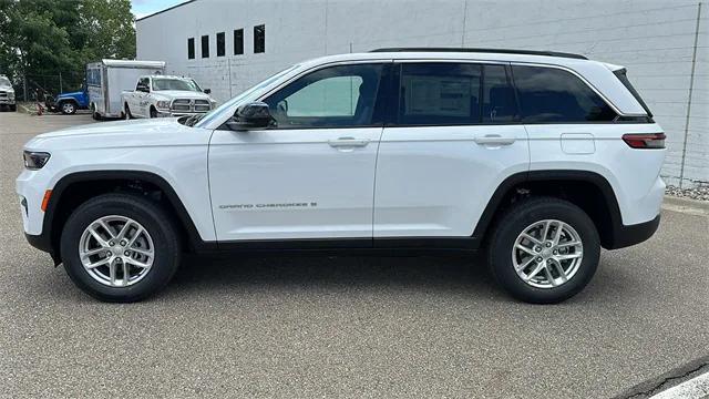 2024 Jeep Grand Cherokee GRAND CHEROKEE LAREDO X 4X4