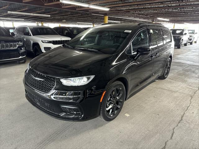 2024 Chrysler Pacifica PACIFICA TOURING L