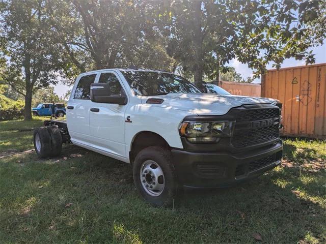 2024 RAM Ram 3500 Chassis Cab RAM 3500 TRADESMAN CREW CAB CHASSIS 4X4 60 CA