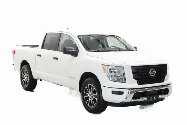 2022 Nissan TITAN Crew Cab SV 4x2