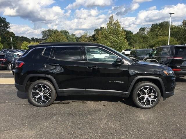 2024 Jeep Compass COMPASS LIMITED 4X4