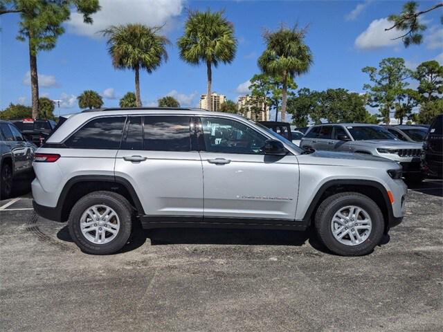 2024 Jeep Grand Cherokee GRAND CHEROKEE LAREDO 4X4