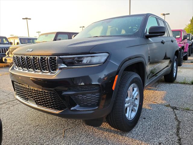 2024 Jeep Grand Cherokee GRAND CHEROKEE LAREDO 4X4