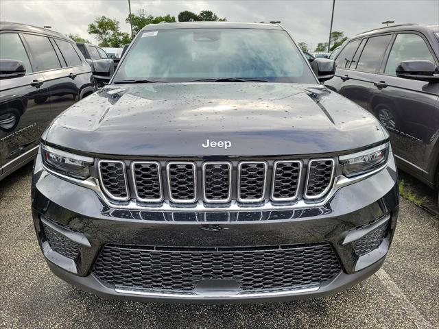 2024 Jeep Grand Cherokee GRAND CHEROKEE LAREDO 4X4