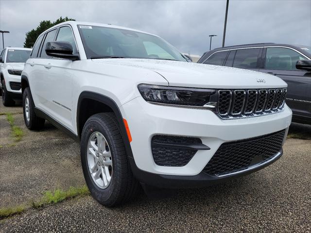 2024 Jeep Grand Cherokee GRAND CHEROKEE LAREDO 4X4