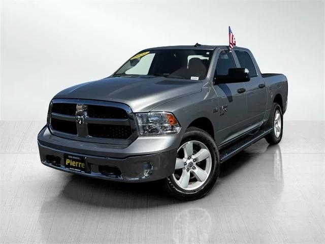 2022 RAM 1500 Classic Tradesman Crew Cab 4x4 57 Box