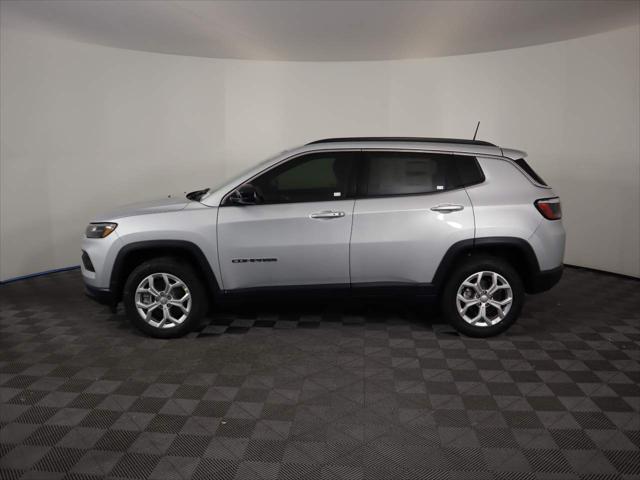 2024 Jeep Compass COMPASS LATITUDE 4X4