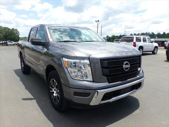 2023 Nissan TITAN Crew Cab SV 4x4