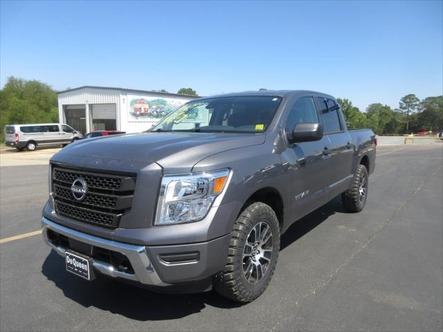 2023 Nissan TITAN Crew Cab SV 4x4