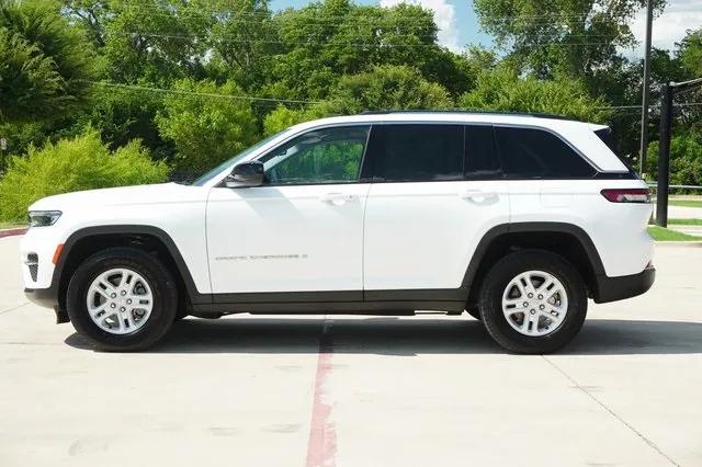 2023 Jeep Grand Cherokee Laredo 4x2