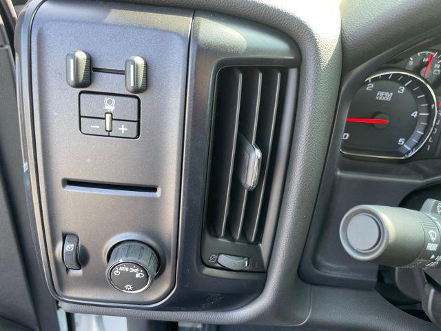 2024 Chevrolet Silverado 6500HD 1WT