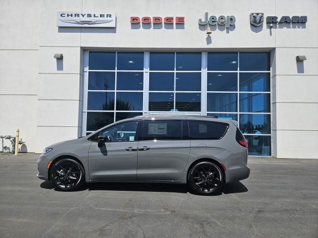 2024 Chrysler Pacifica PACIFICA TOURING L