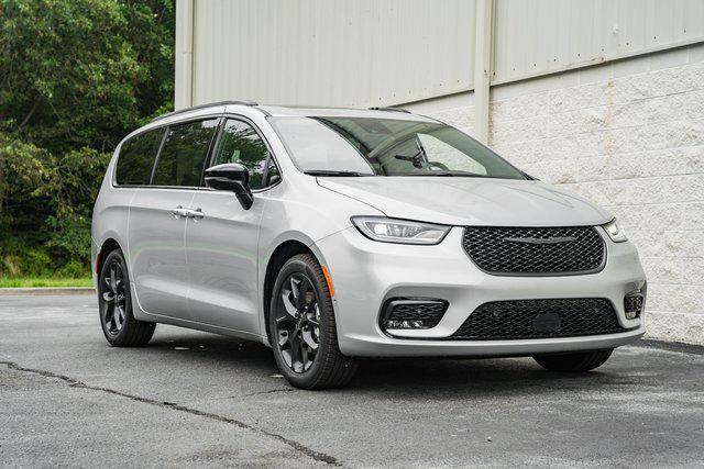 2024 Chrysler Pacifica PACIFICA TOURING L